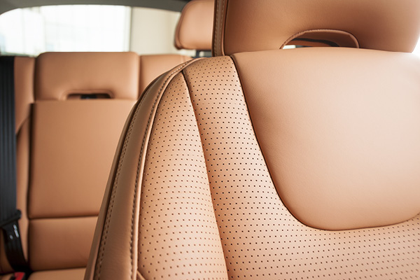 LeatherCare töötluse tulemus auto nahksalongis