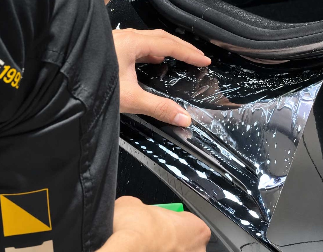 PPF kaitsekile paigaldamine kuluvatele auto detailidele
